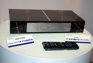 ブルーレイディスクレコーダー、HDD、デジタルハイビジョンチューナー、FM/AMチューナー、デジタルアンプを1台に集約した、「ryoma」